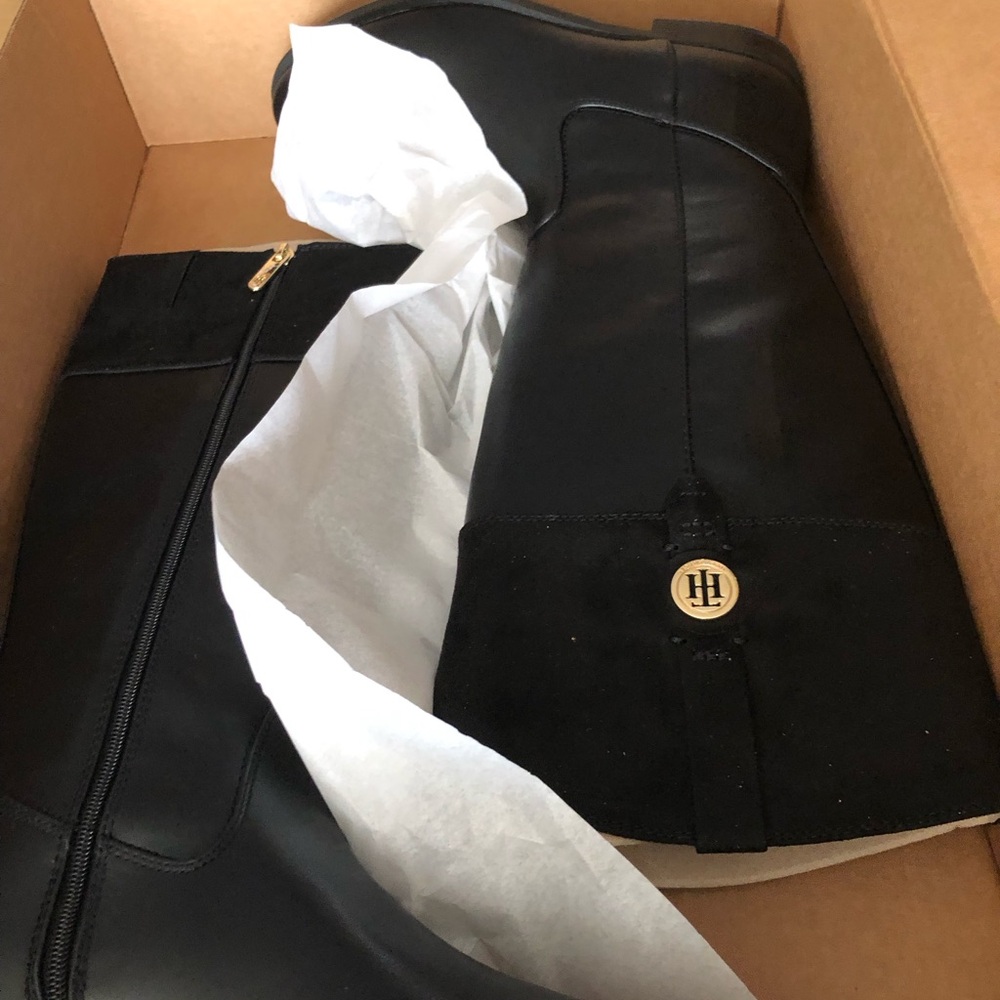 Tommy Hilfiger Black Sole Detail